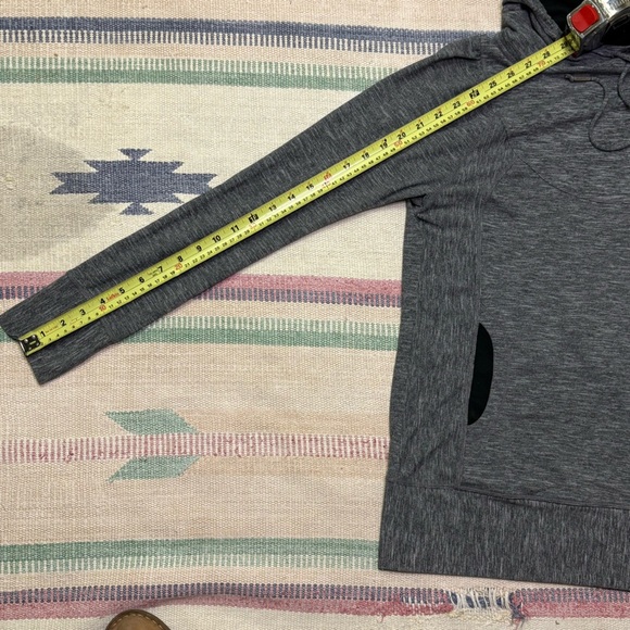 PrAna Women’s Small Cowl Neck Pullover Poly Blend Sweatshirt Grey Front Pockets - Picture 8 of 8